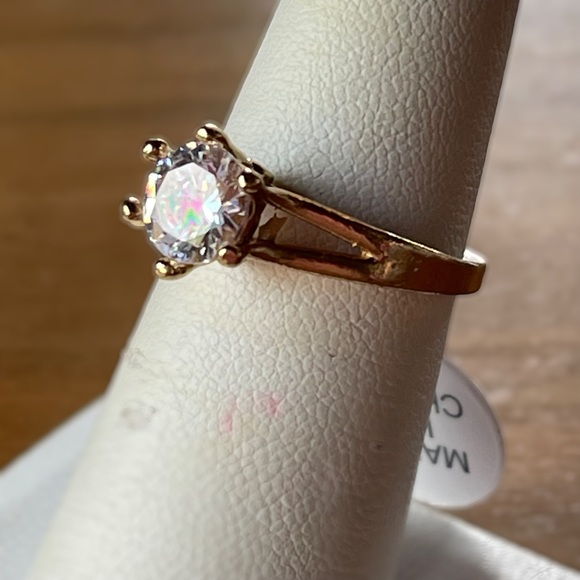 Beautiful AB raised crystal in gold tone setting - Picture 2 of 3